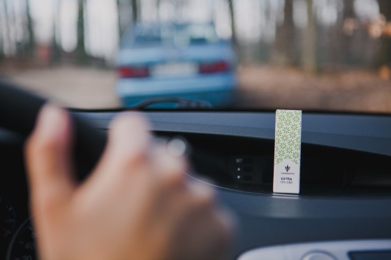 CBD není psychoaktivní látkou, což znamená, že po jeho požití, můžete bezstarostně usednou klidně i za volant automobilu